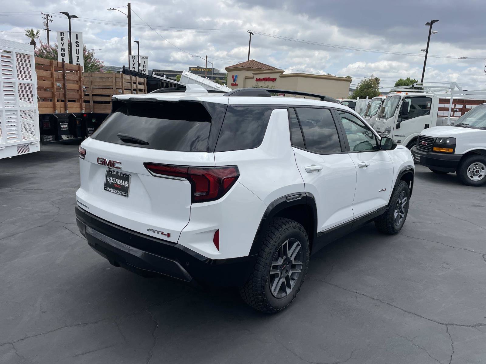 New 2026 Summit White GMC AT4 image 5