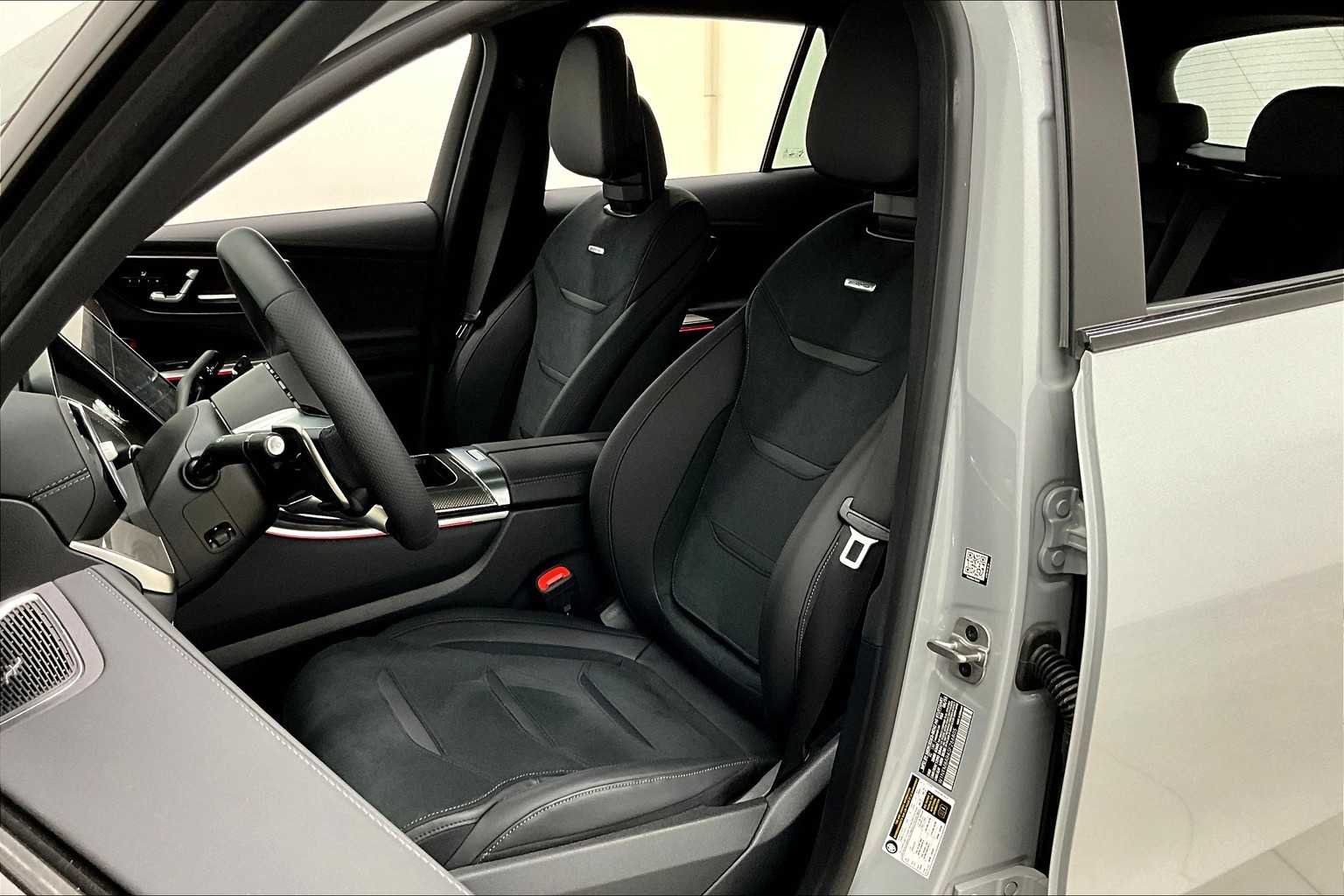 New 2025 MANUFAKTUR Alpine Grey Mercedes-Benz AMG® GLC 63 S E Performance image 9