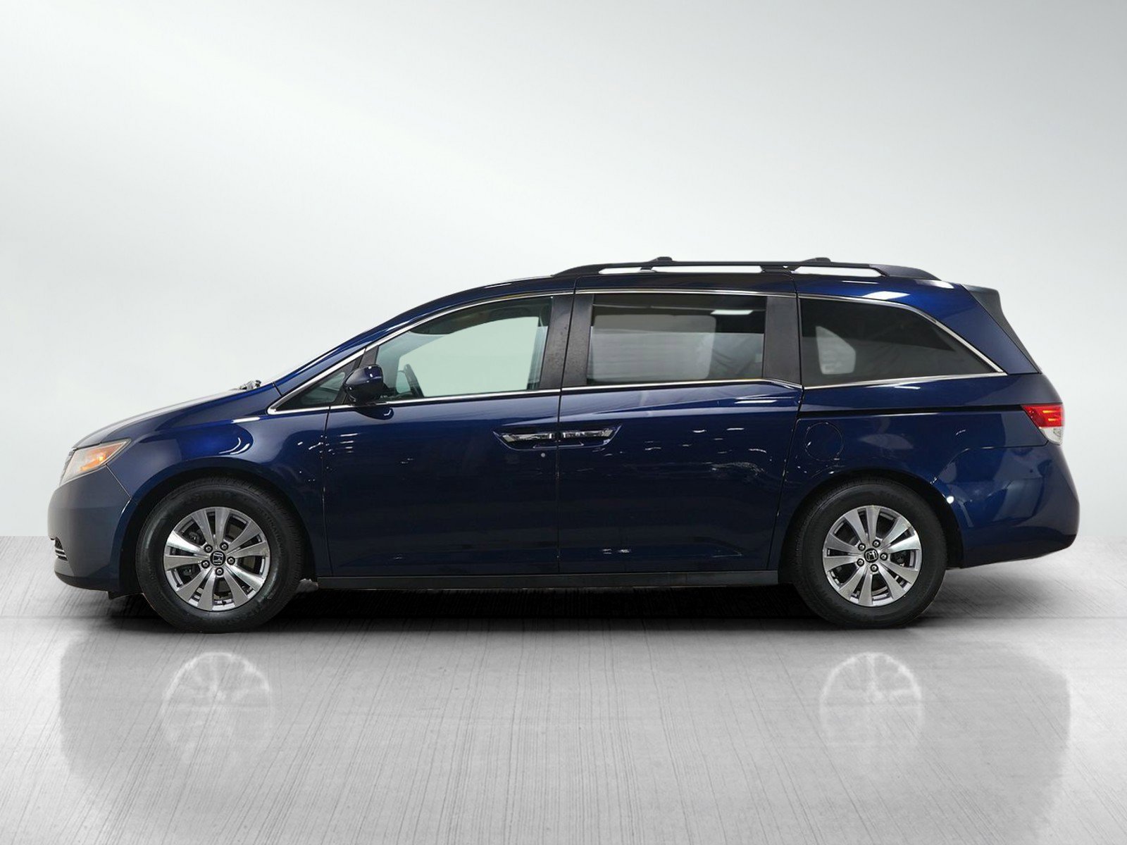Used 2015 Honda Odyssey EX-L with VIN 5FNRL5H60FB040822 for sale in Wayzata, Minnesota