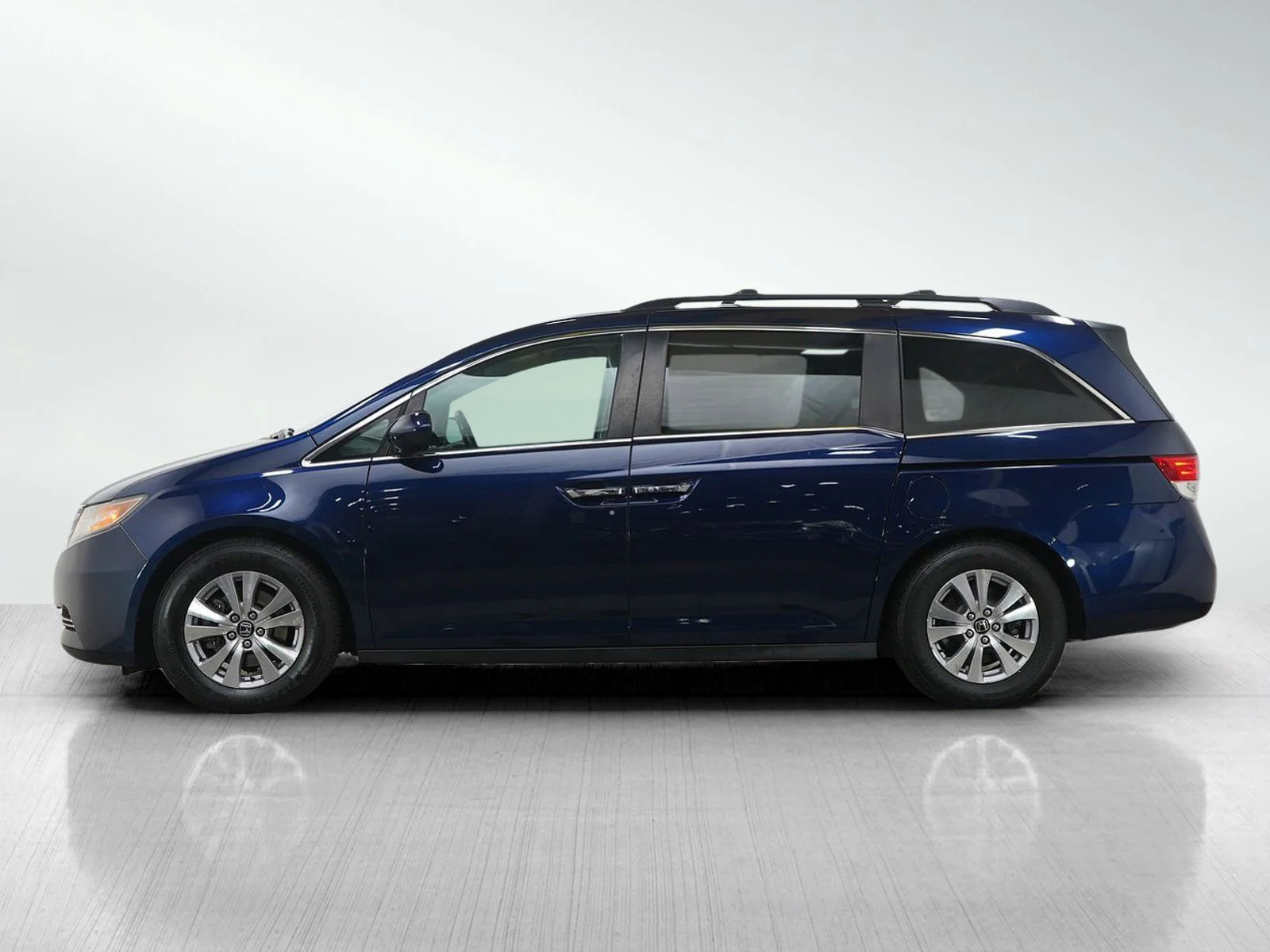 Used 2015 Honda Odyssey EX-L with VIN 5FNRL5H60FB040822 for sale in Wayzata, Minnesota