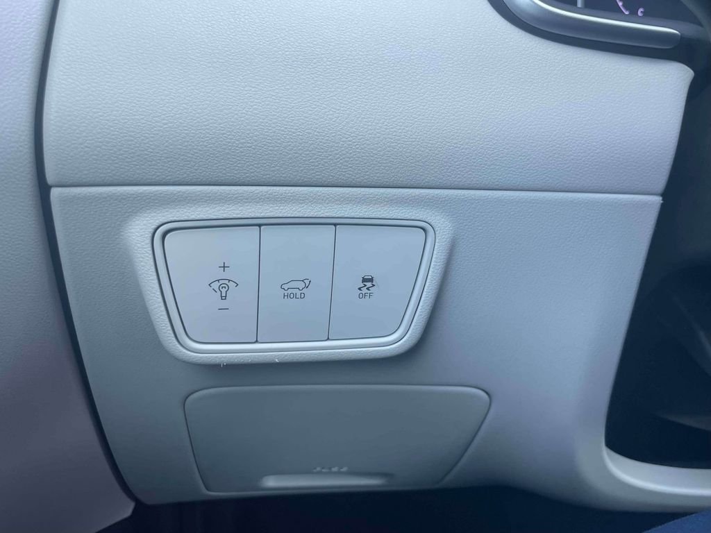 Used 2024 White Hyundai SEL image 20