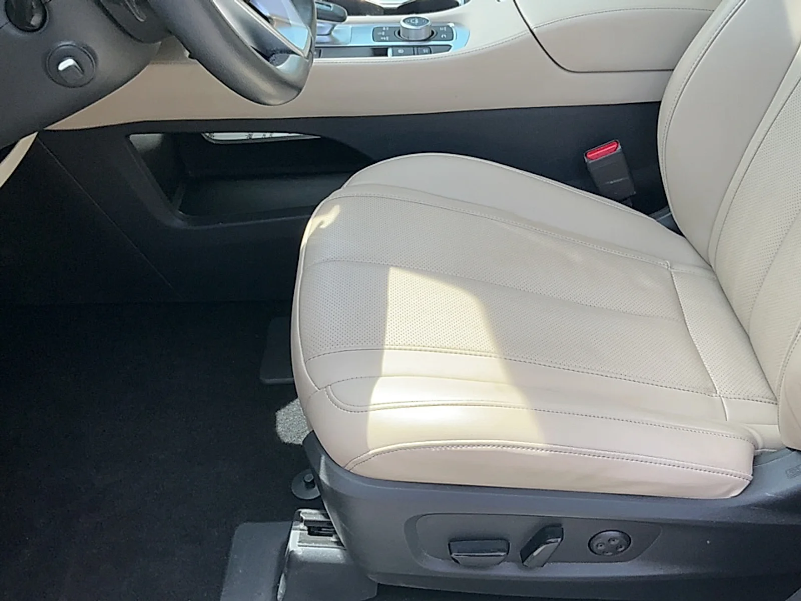 Used 2023 Majestic White INFINITI LUXE AWD image 14