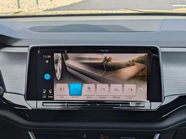New 2026 Deep Black Pearl Volkswagen 2.0T SE W/TECHNOLOGY image 18