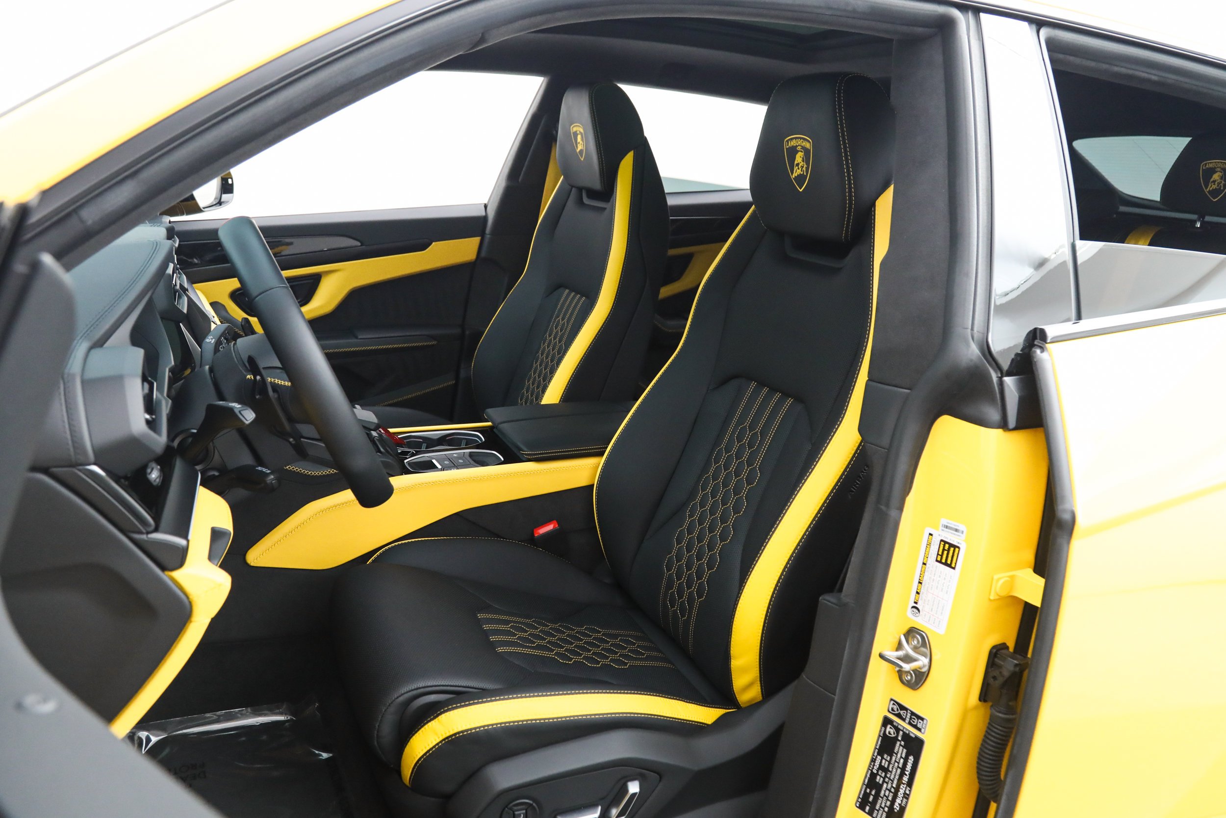 Used 2025 Yellow Lamborghini SE image 24