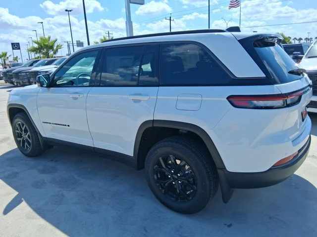 New 2026 Bright White Clear-Coat Exterior Paint Jeep Altitude image 5