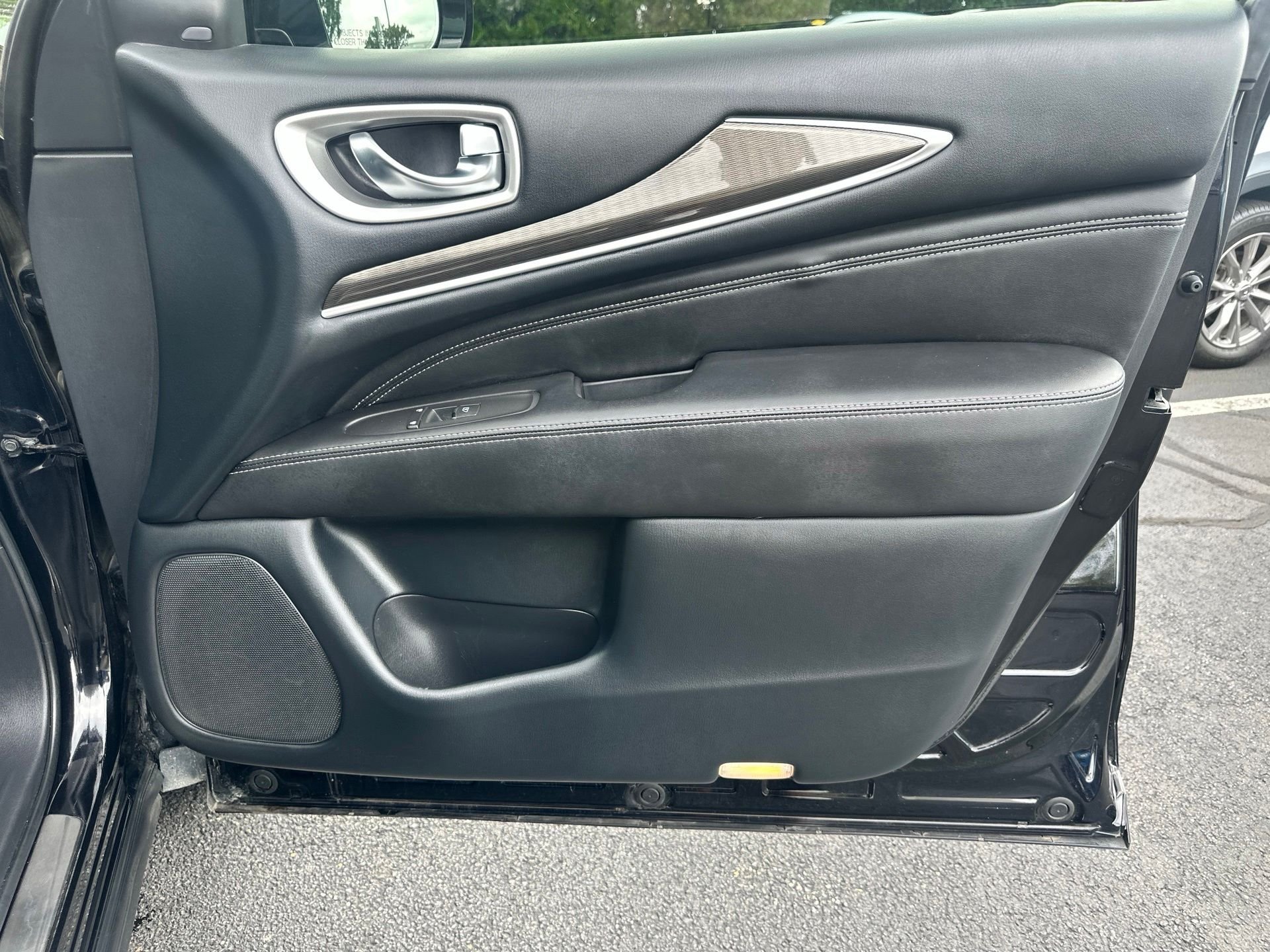 Used 2020 Black INFINITI LUXE image 16