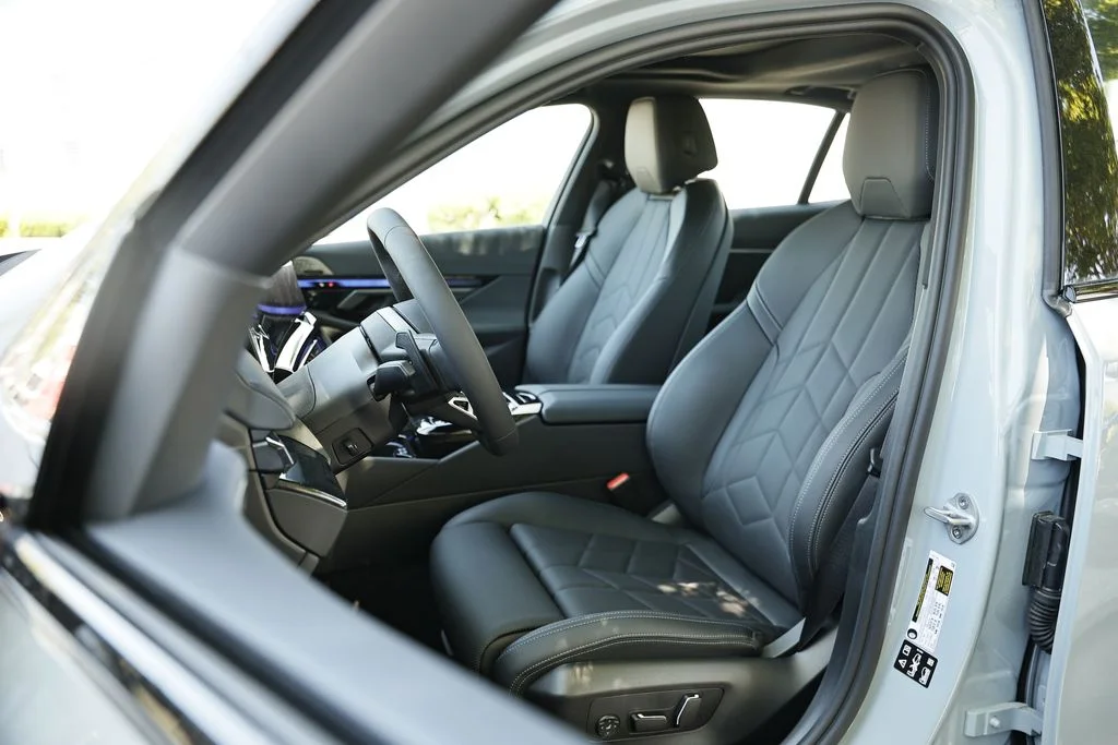 New 2027 Brooklyn Grey Metallic BMW 530i xDrive image 20