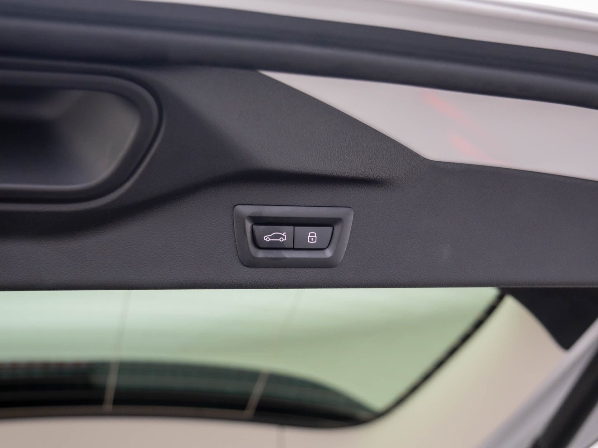 New 2026 Mineral White Metallic BMW xDrive40i image 29