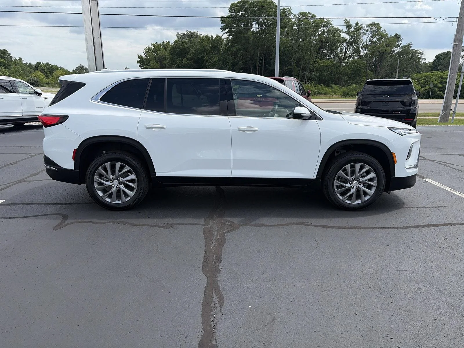 Used 2025 Summit White Buick Preferred image 2