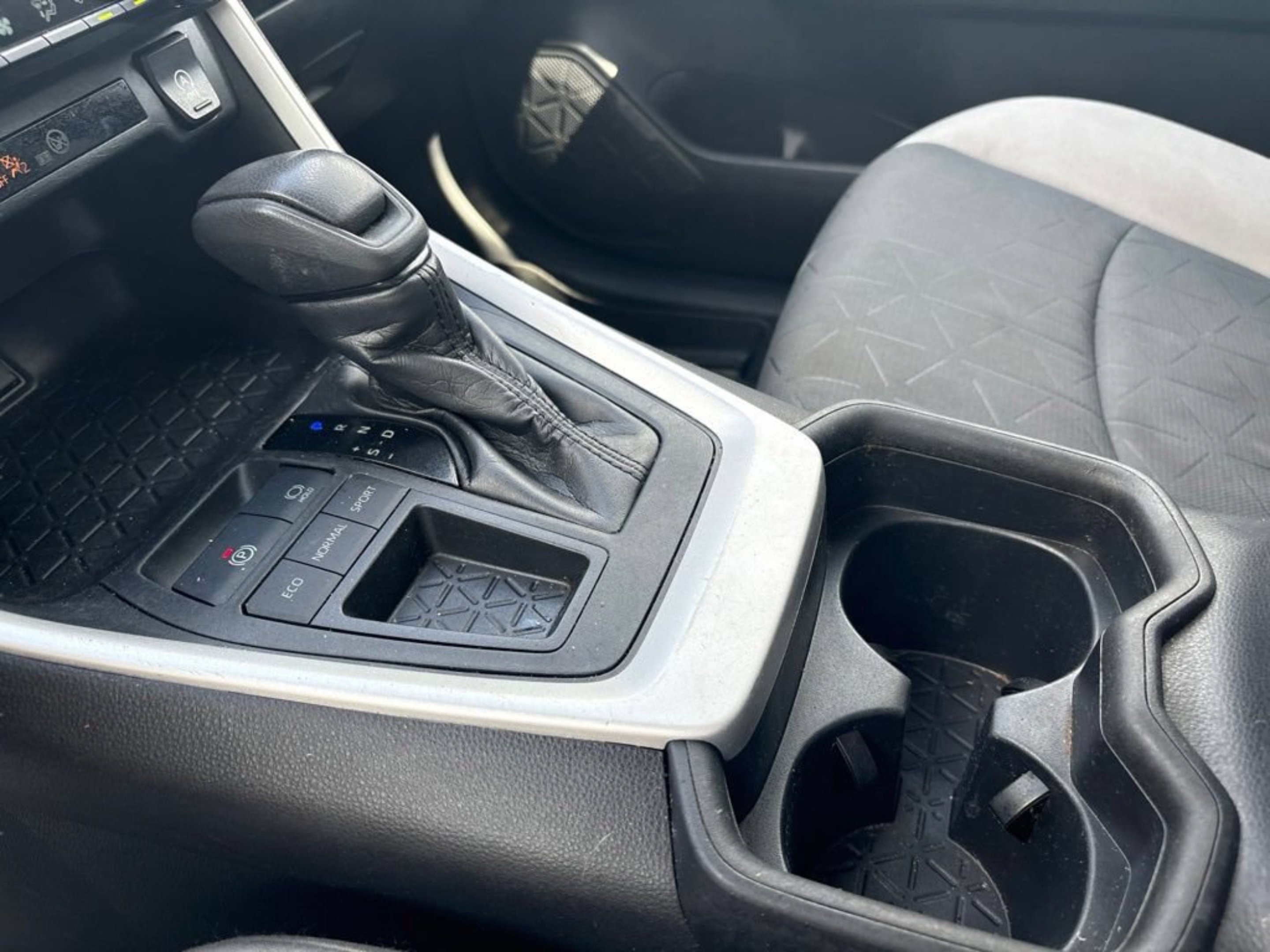 Used 2020 Super White Toyota XLE image 14