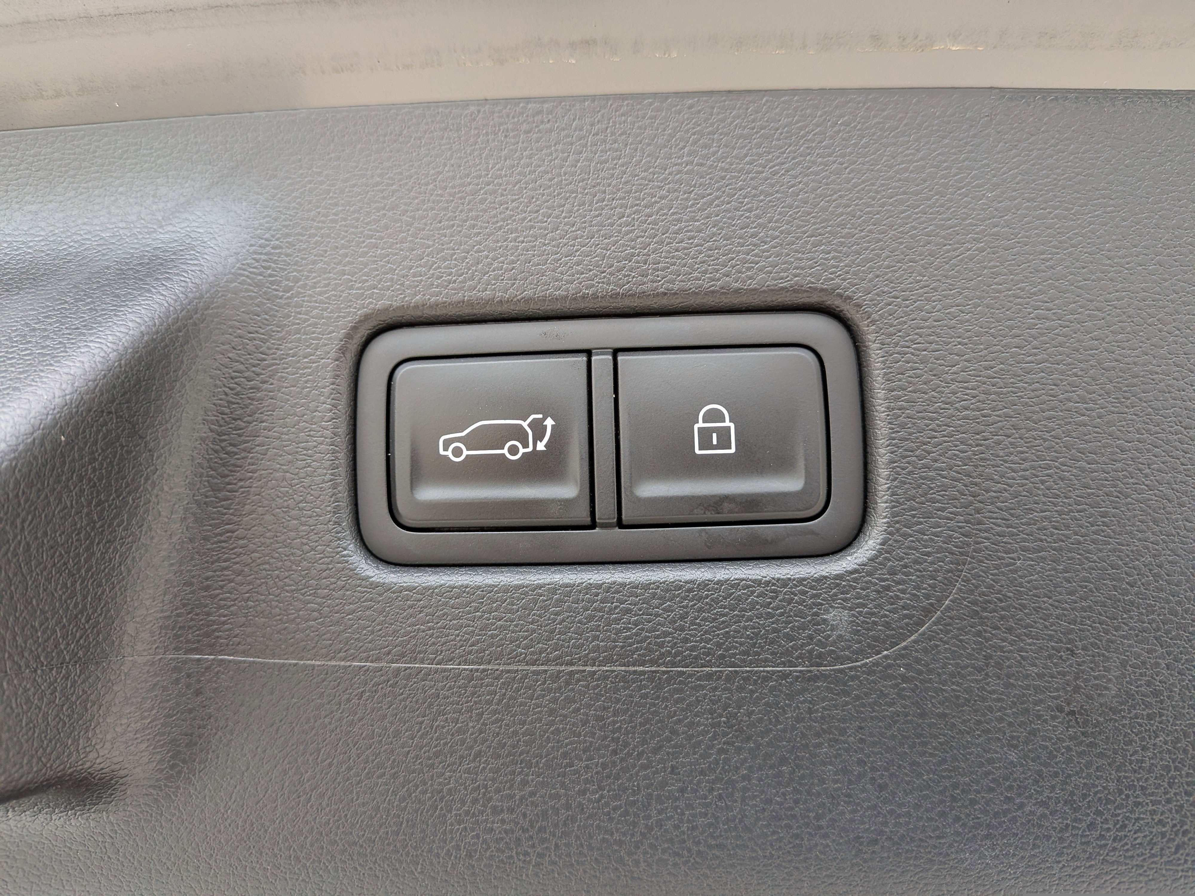 Used 2025 Hampton Gray Hyundai SE image 8