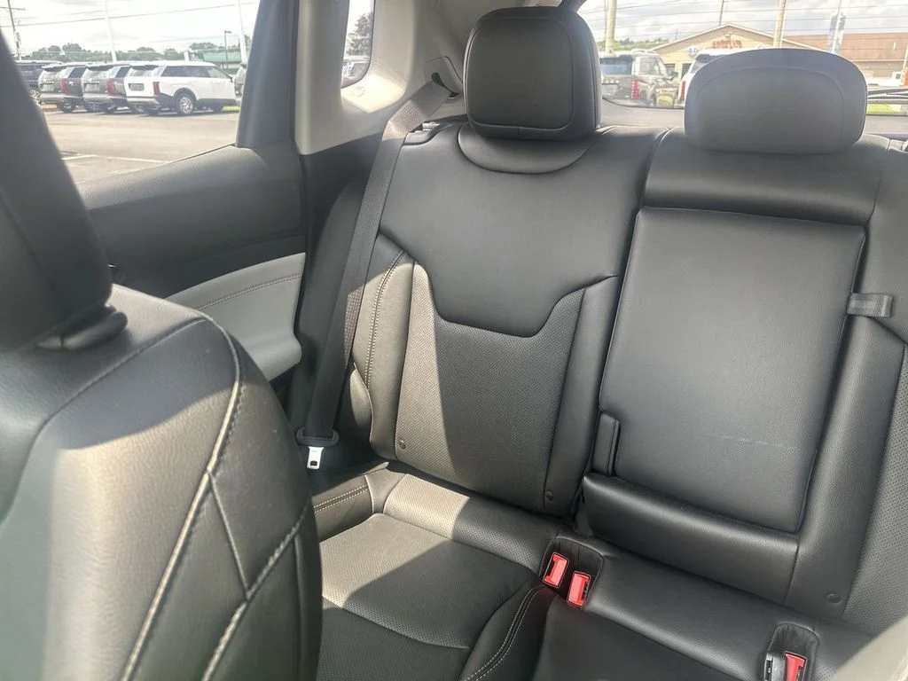 Used 2022 Silver Jeep Limited image 12