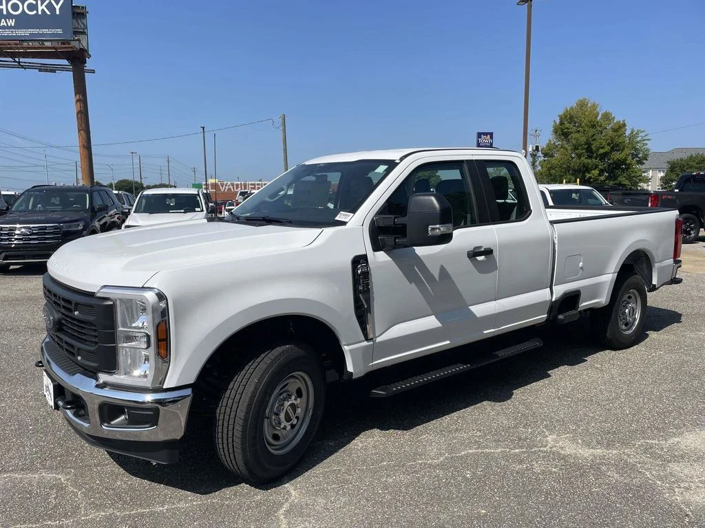 New 2026 Oxford White Ford XL image 7