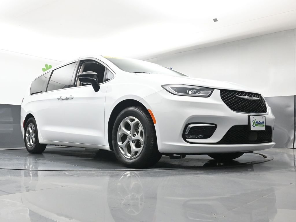 Used 2024 White Chrysler Limited image 26