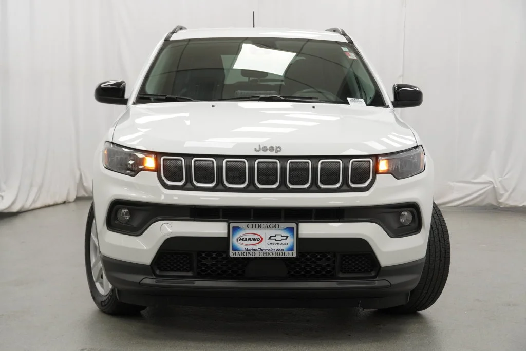 Used 2022 Bright White Clea Jeep Latitude image 11