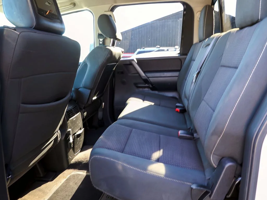 Used 2014  Nissan S image 15
