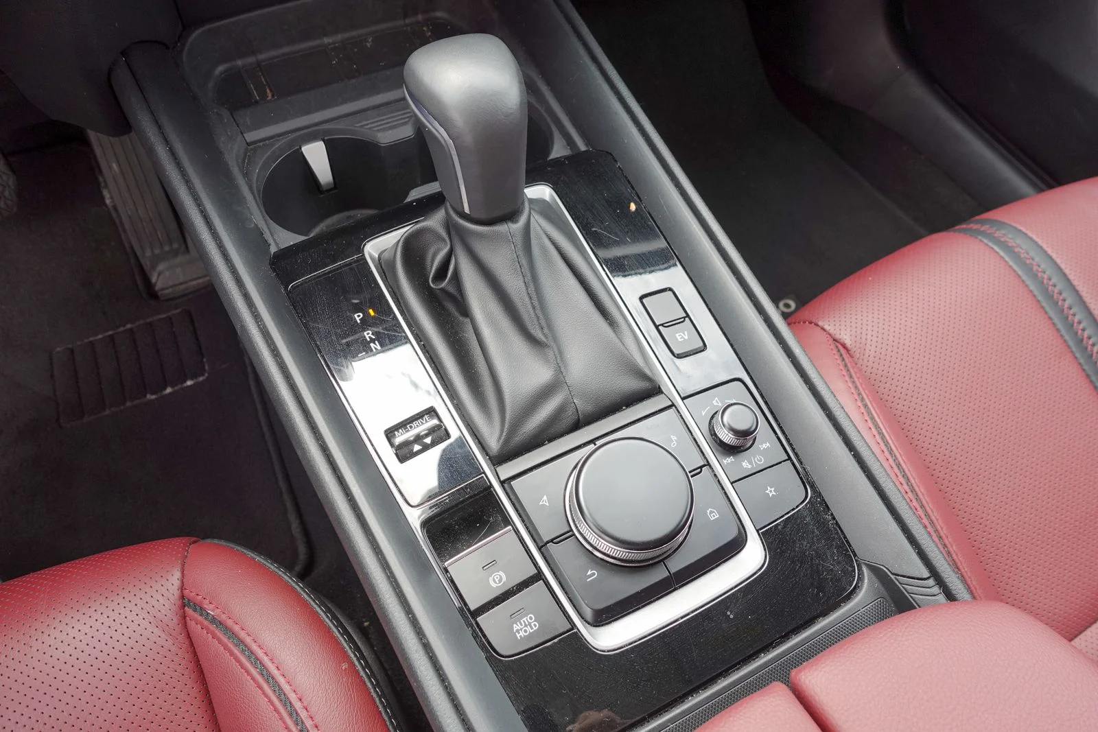 Certified Used 2025 Wind Chill Pearl Mazda Premium image 24