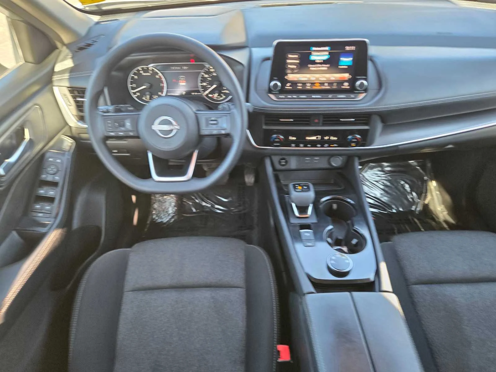 Used 2024  Nissan SV image 9