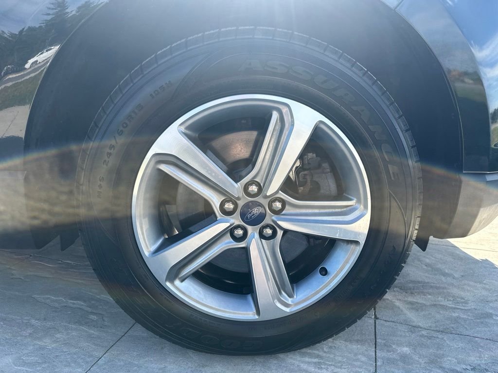 Used 2018 Black Ford SEL image 6