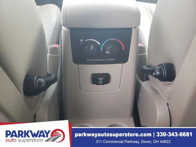 Used 2008 Red Chrysler Limited image 17