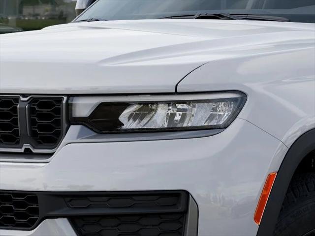 New 2026 Bright White Clear-Coat Exterior Paint Jeep Laredo Altitude image 36