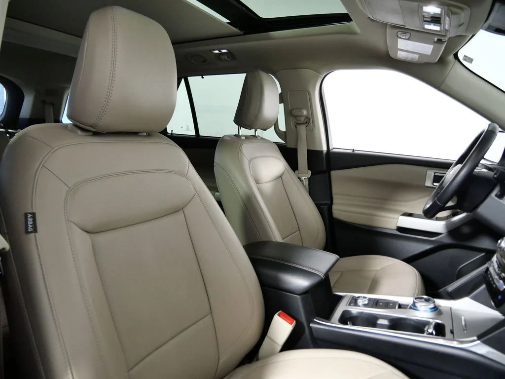 Used 2022 White Ford Limited image 11