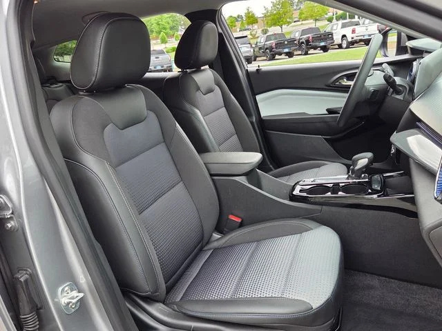 Used 2025 Gray Chevrolet LT image 18