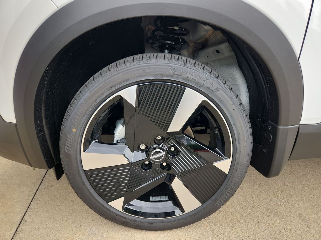 New 2026 Aspen White TriCoat / Super Black Two-tone Nissan SR image 23