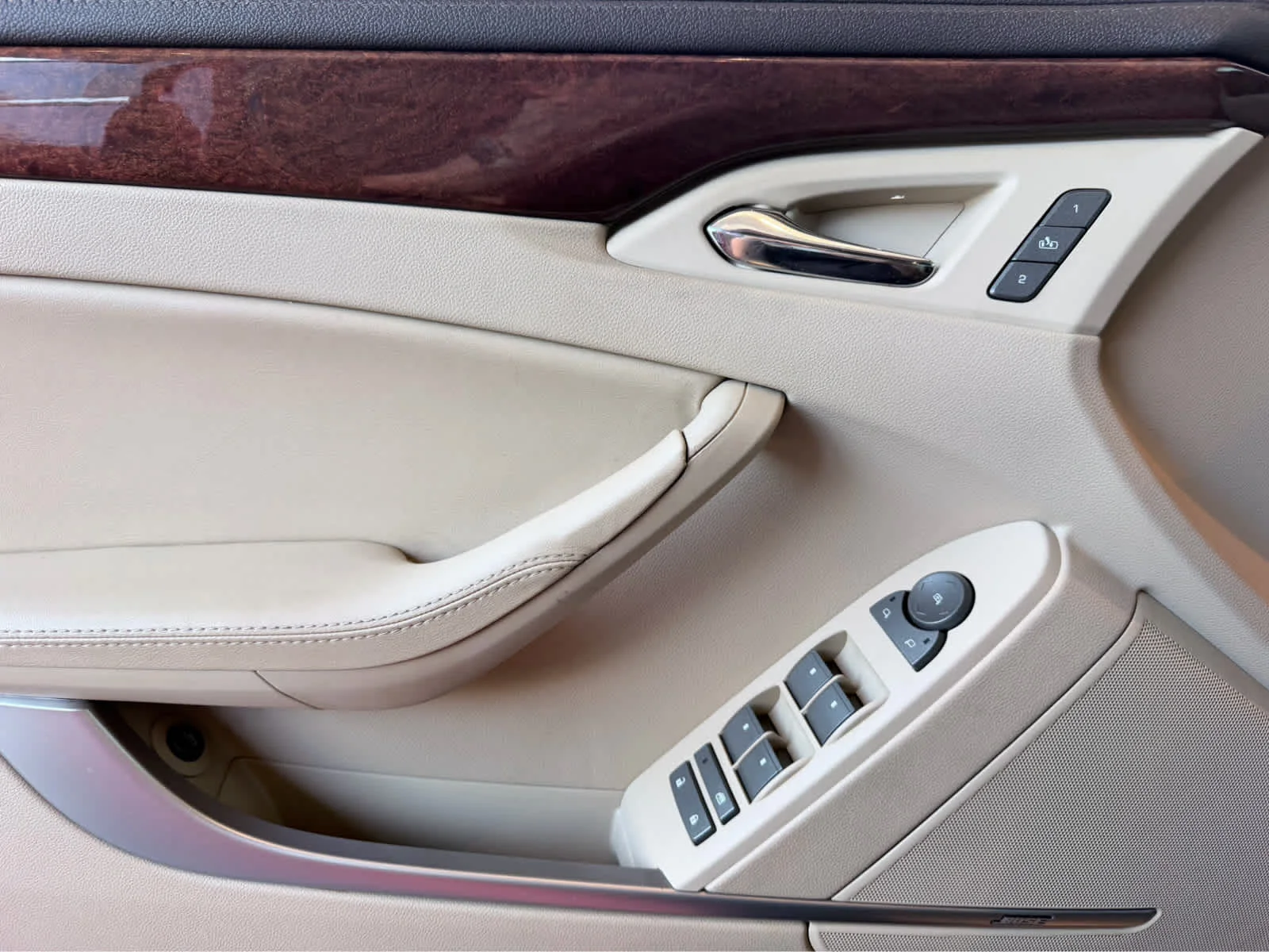 Used 2011 CRYSTAL RED TINTCOAT Cadillac Luxury image 21