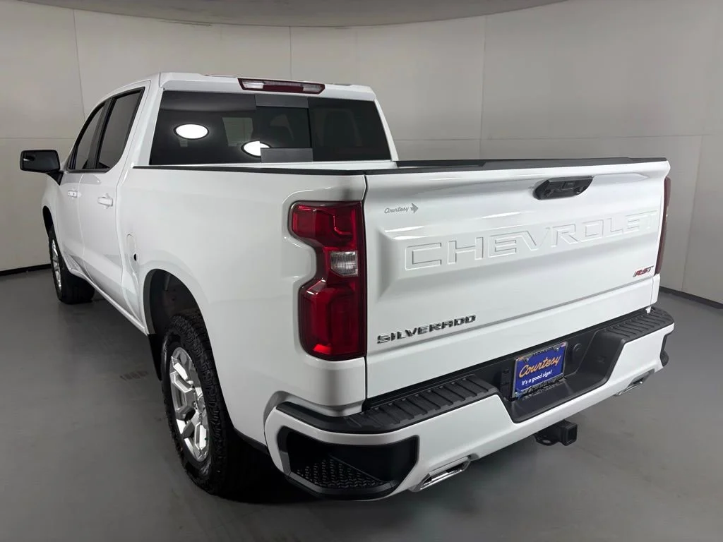 New 2026 Summit White Chevrolet RST image 7