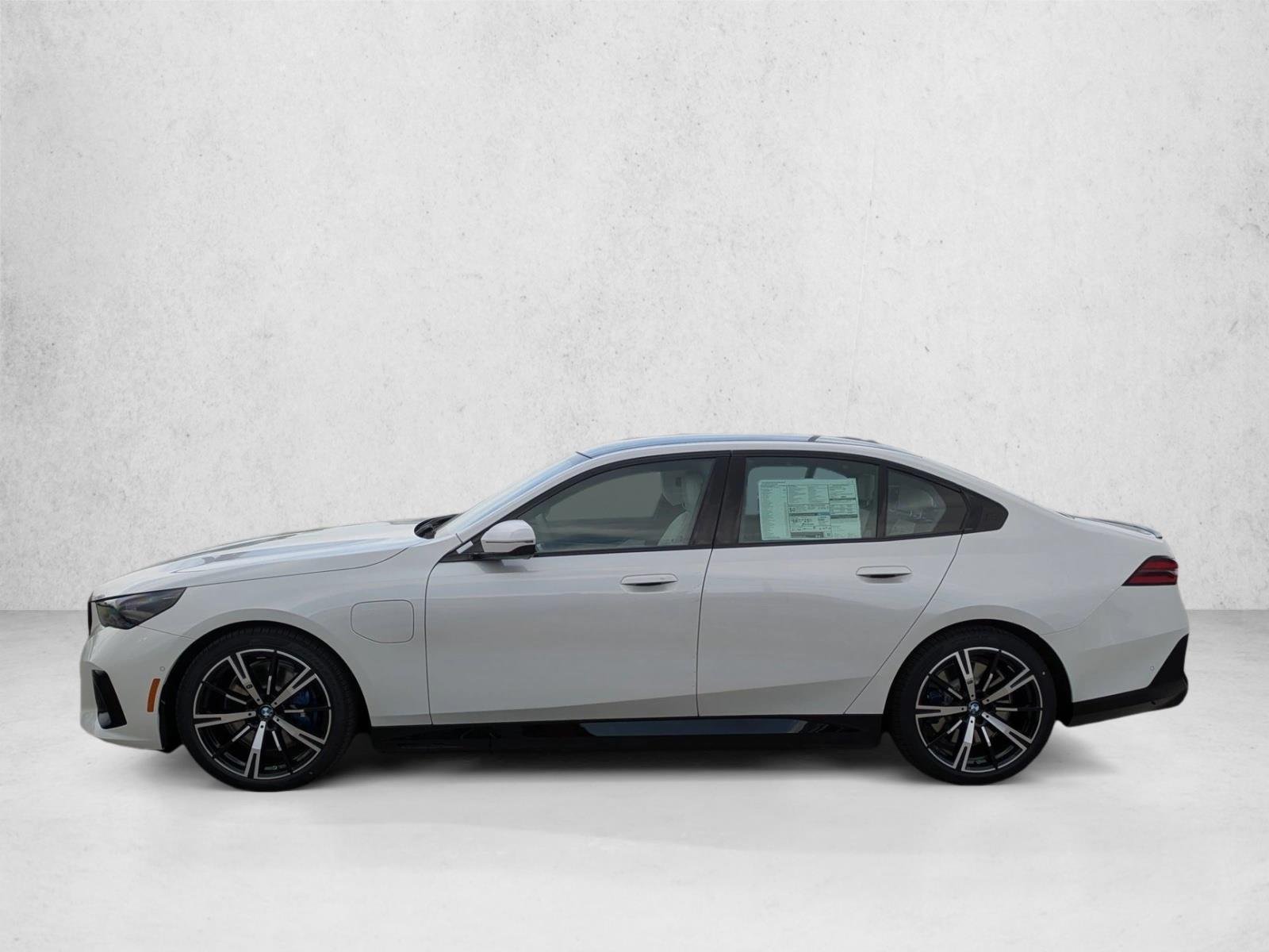 Used 2027 Mineral White Metallic BMW 550e xDrive image 5