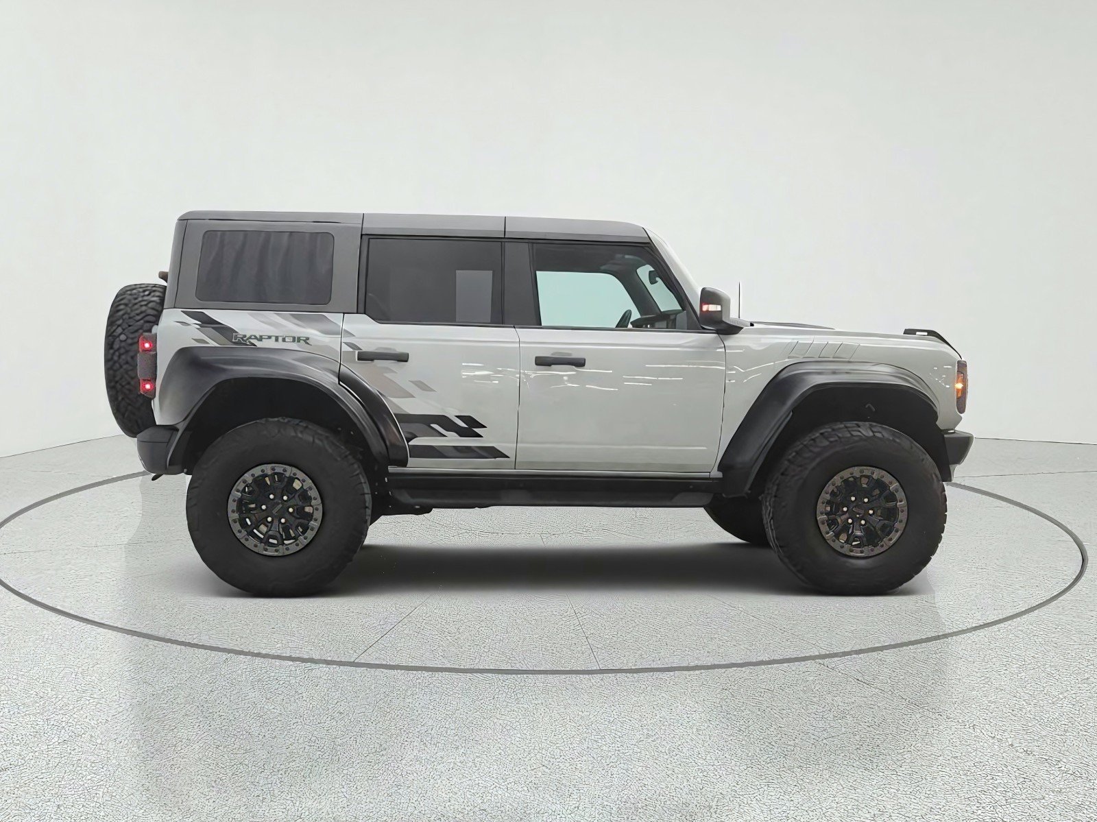 Used 2022 Cactus Gray Ford Raptor 4 Door Advanced 4x4 image 4