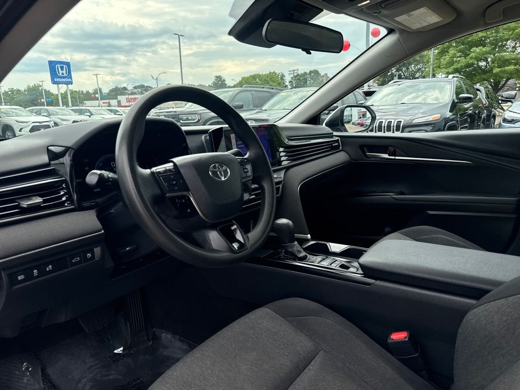 Used 2025 White Toyota LE image 13