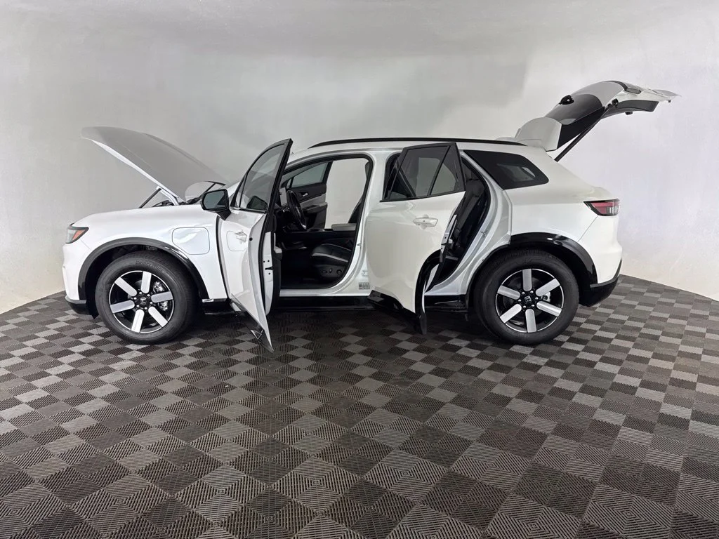Used 2025 White Honda Touring image 10