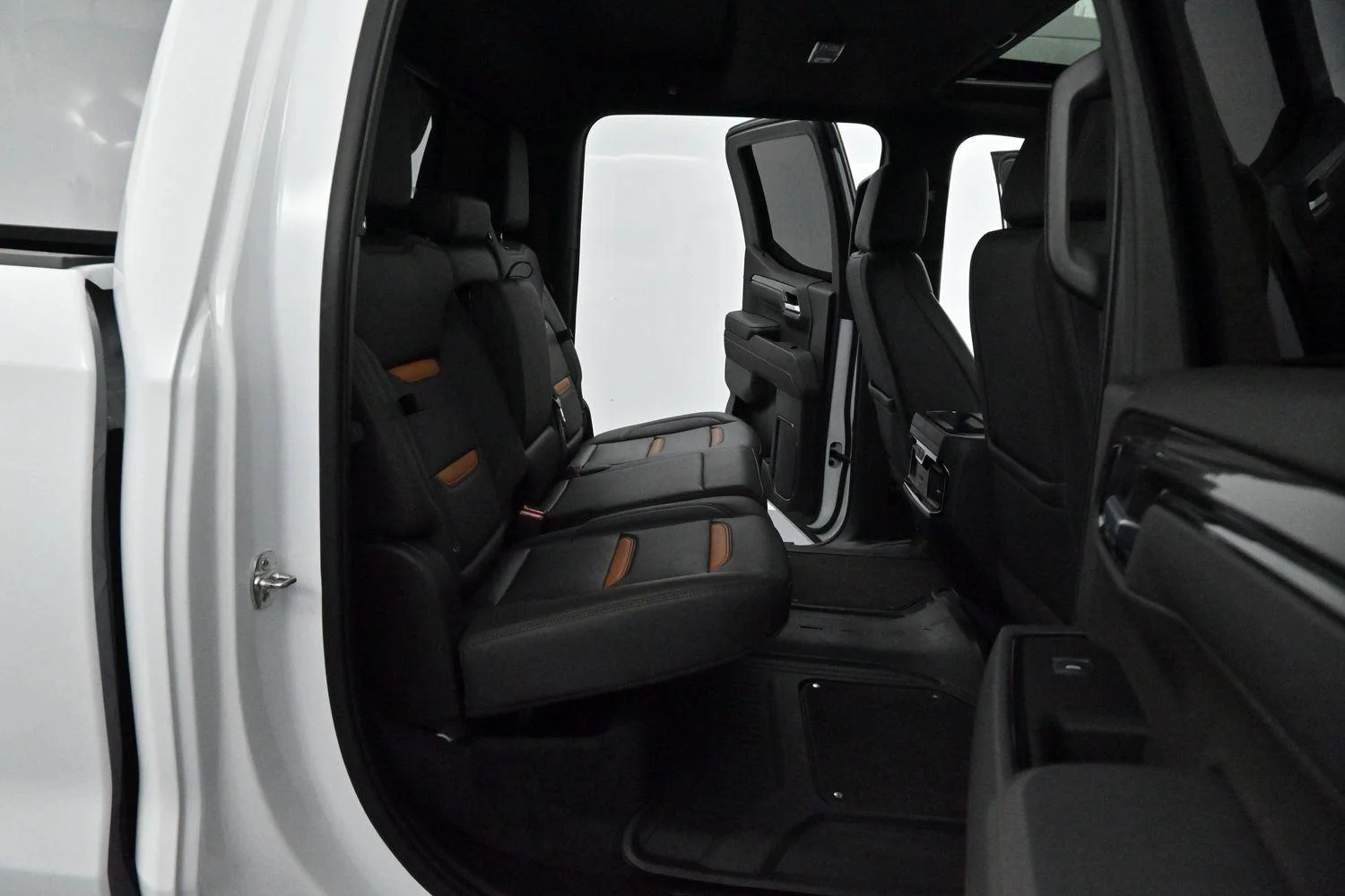 Used 2025 Summit White GMC AT4 image 33