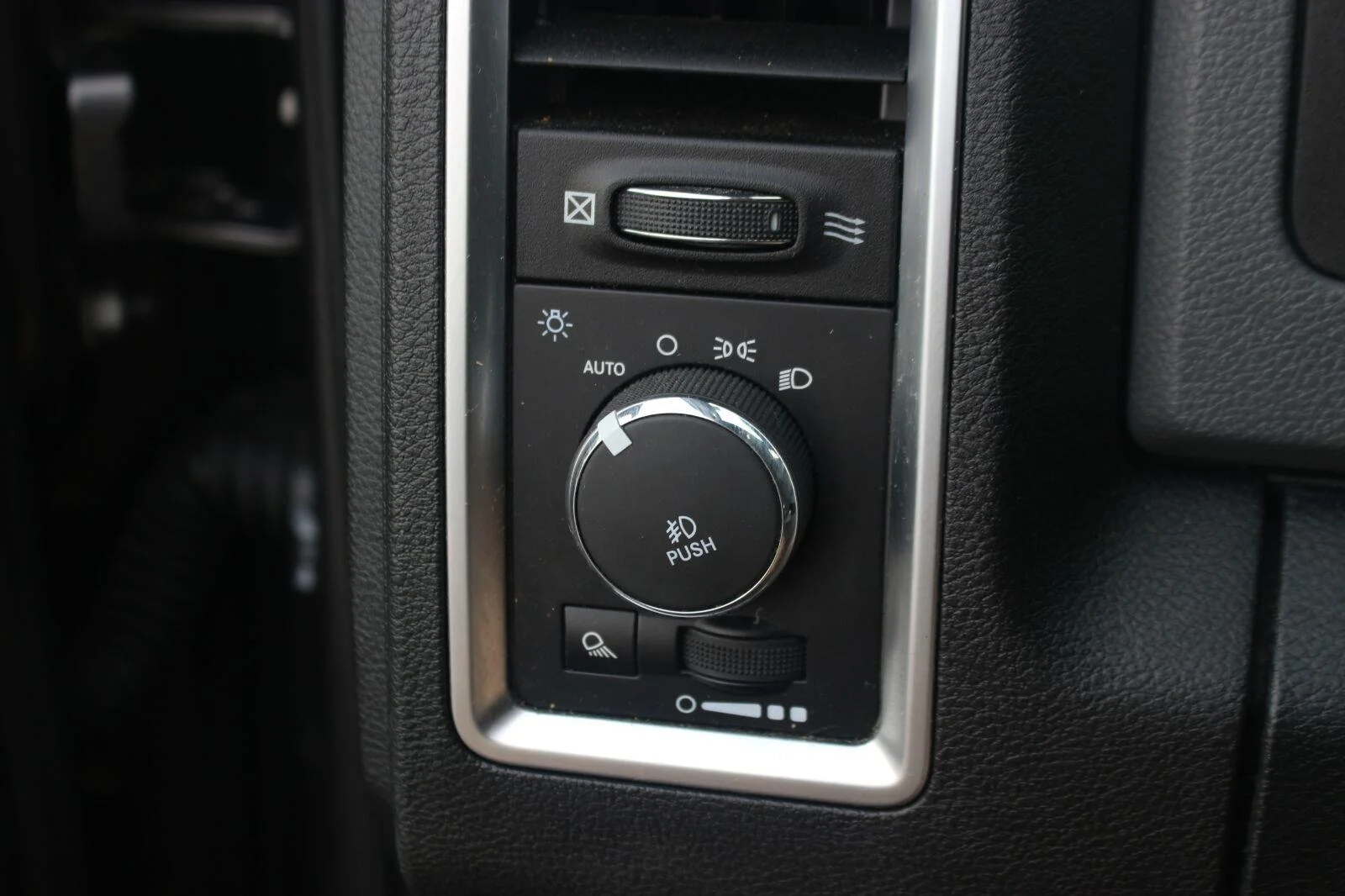 Used 2016 Grey Ram Lone Star image 29