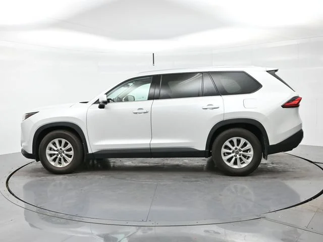 Used 2024 Wind Chill Pearl Toyota XLE image 4
