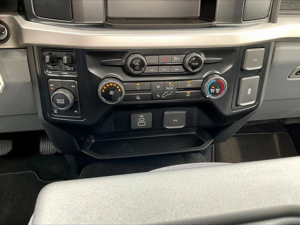 New 2026 Oxford White Ford F-250® XL image 21