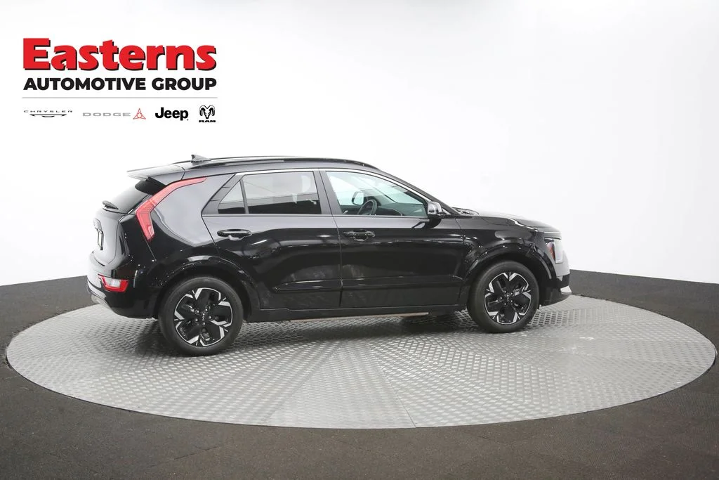 Used 2024 Black Kia Wind image 45
