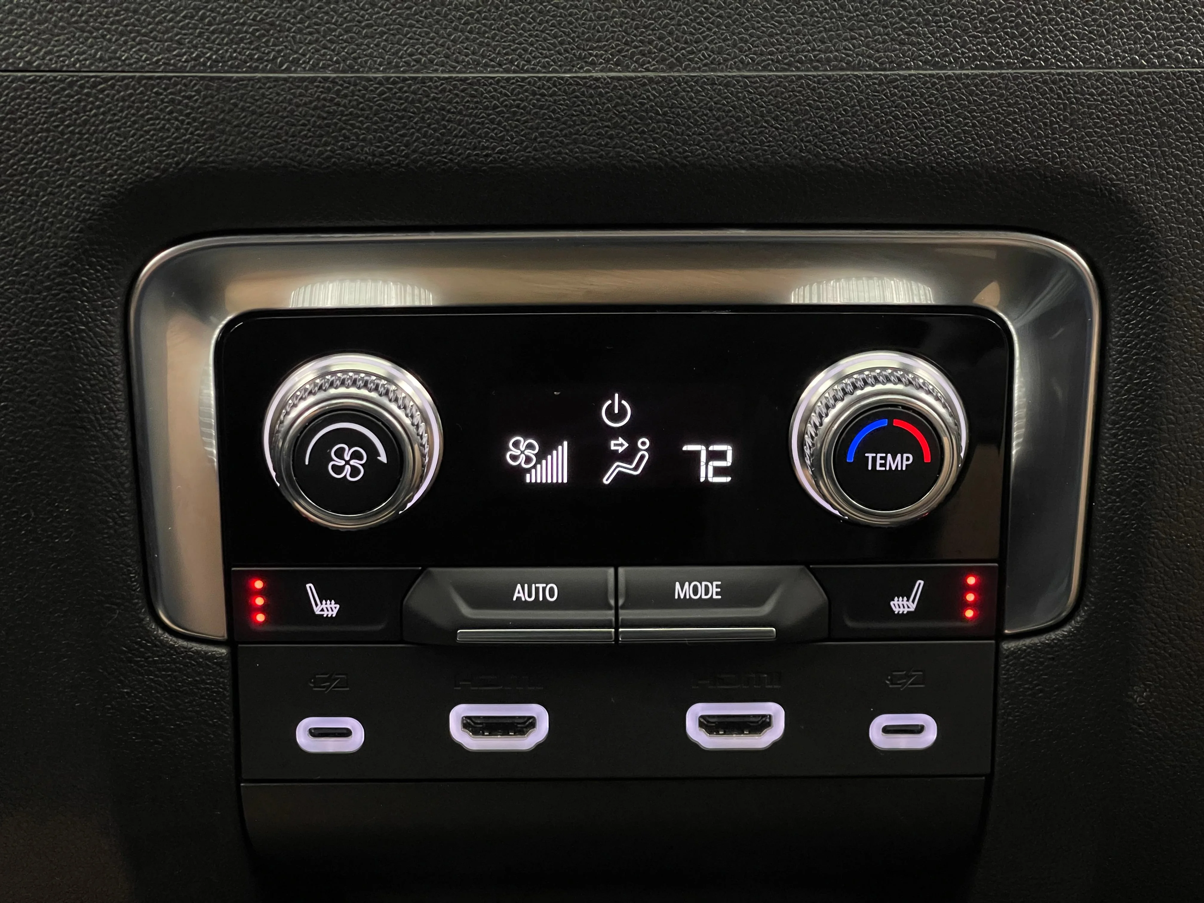 Used 2024 White Frost Tricoat GMC Denali Ultimate image 9