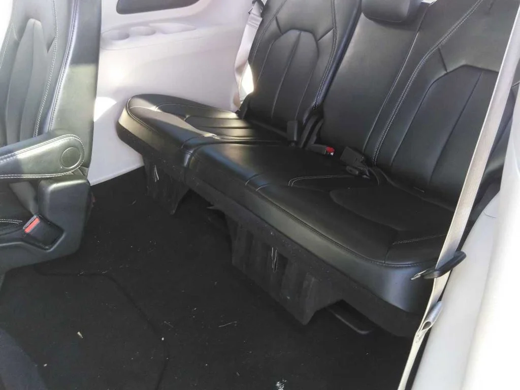 Used 2024 Silver Mist Clearcoat Chrysler Touring L image 7