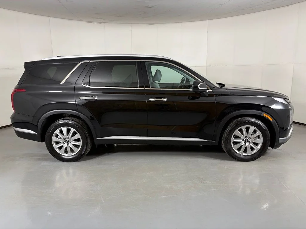 Used 2025 Black Hyundai SEL image 9