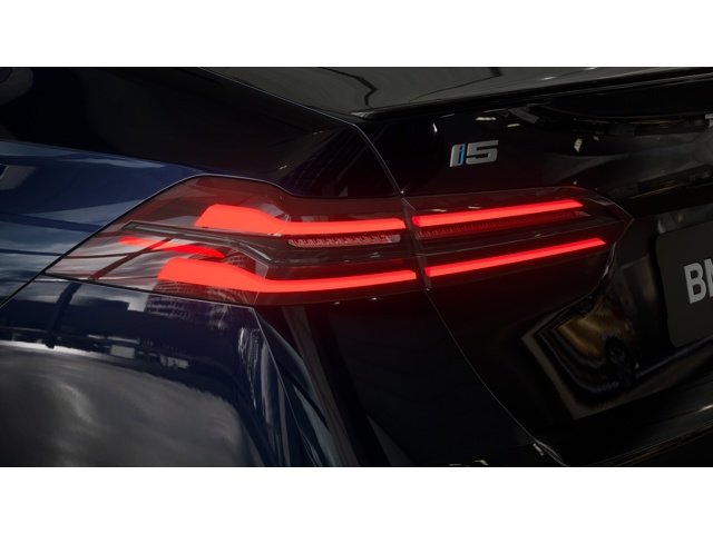 New 2027 Carbon Black Metallic BMW xDrive40 image 8