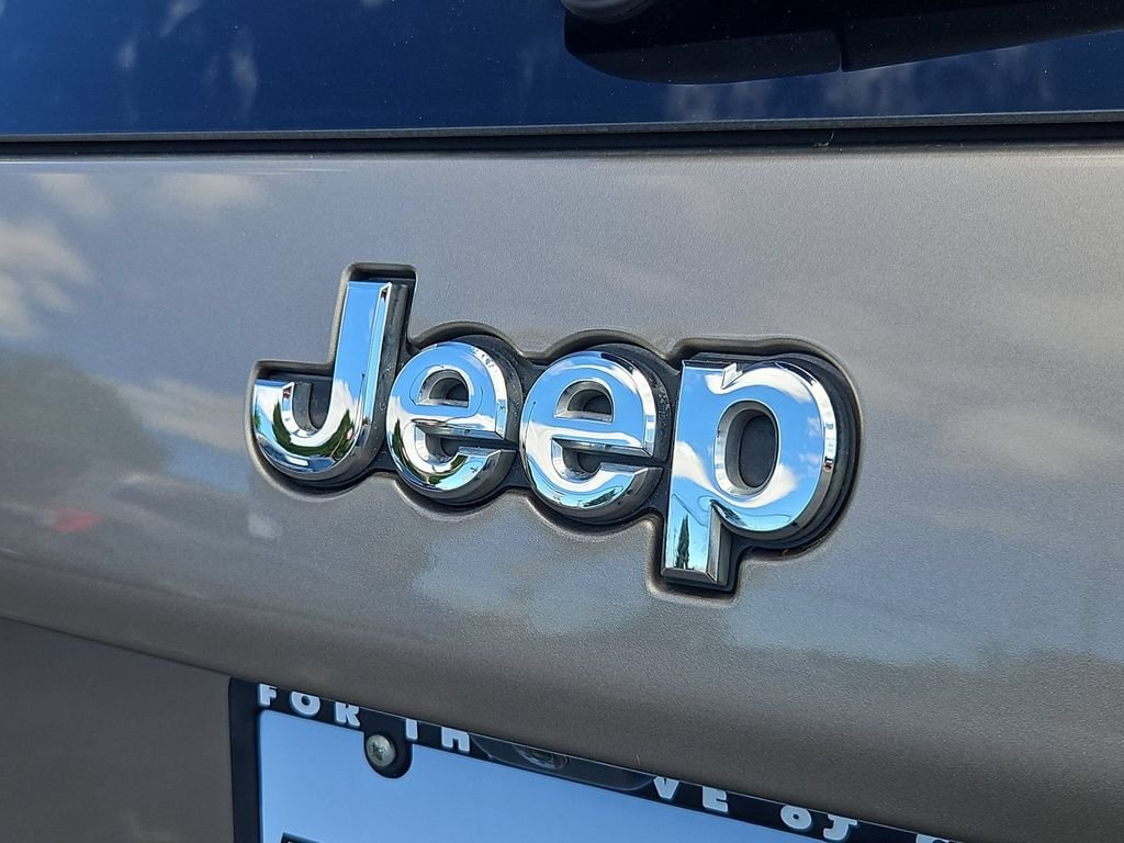 Used 2020 Light Brownstone Pearlcoat Jeep Latitude Plus image 25