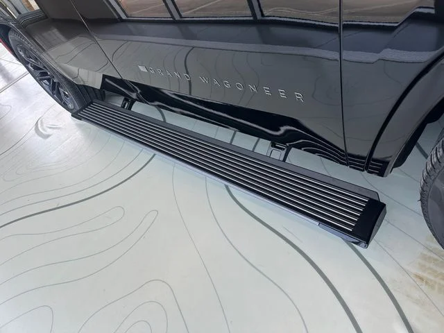 New 2026 High Gloss Black Exterior Paint Jeep Summit Reserve image 23
