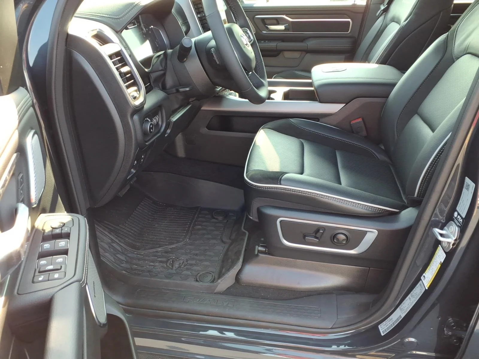2026 RAM 1500 Laramie - Photo 17