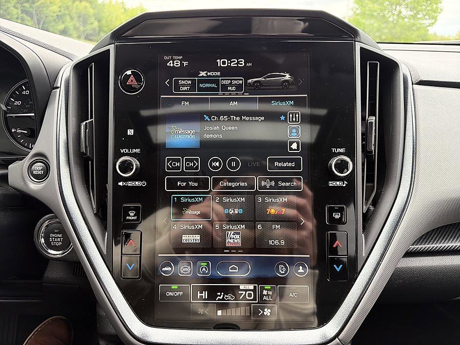 Used 2025 Ice Silver Metallic Subaru Limited image 17