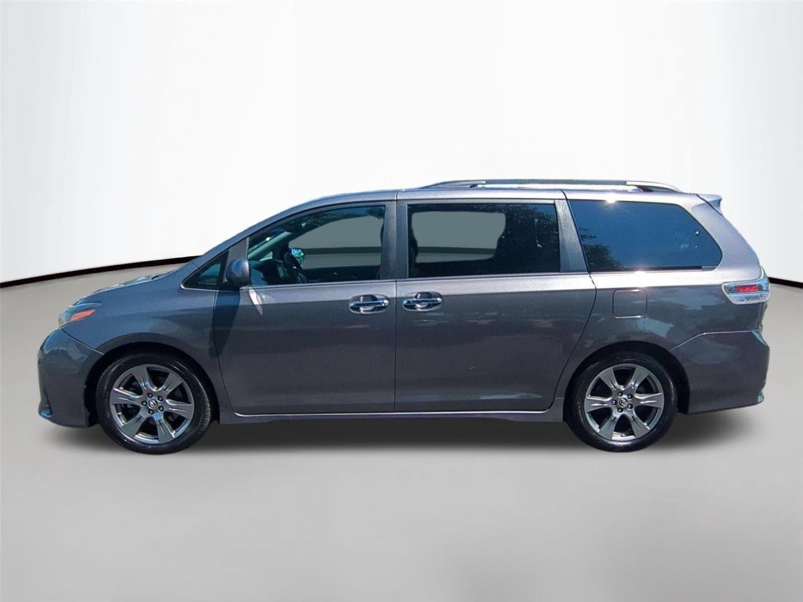 Used 2018  Toyota SE image 2