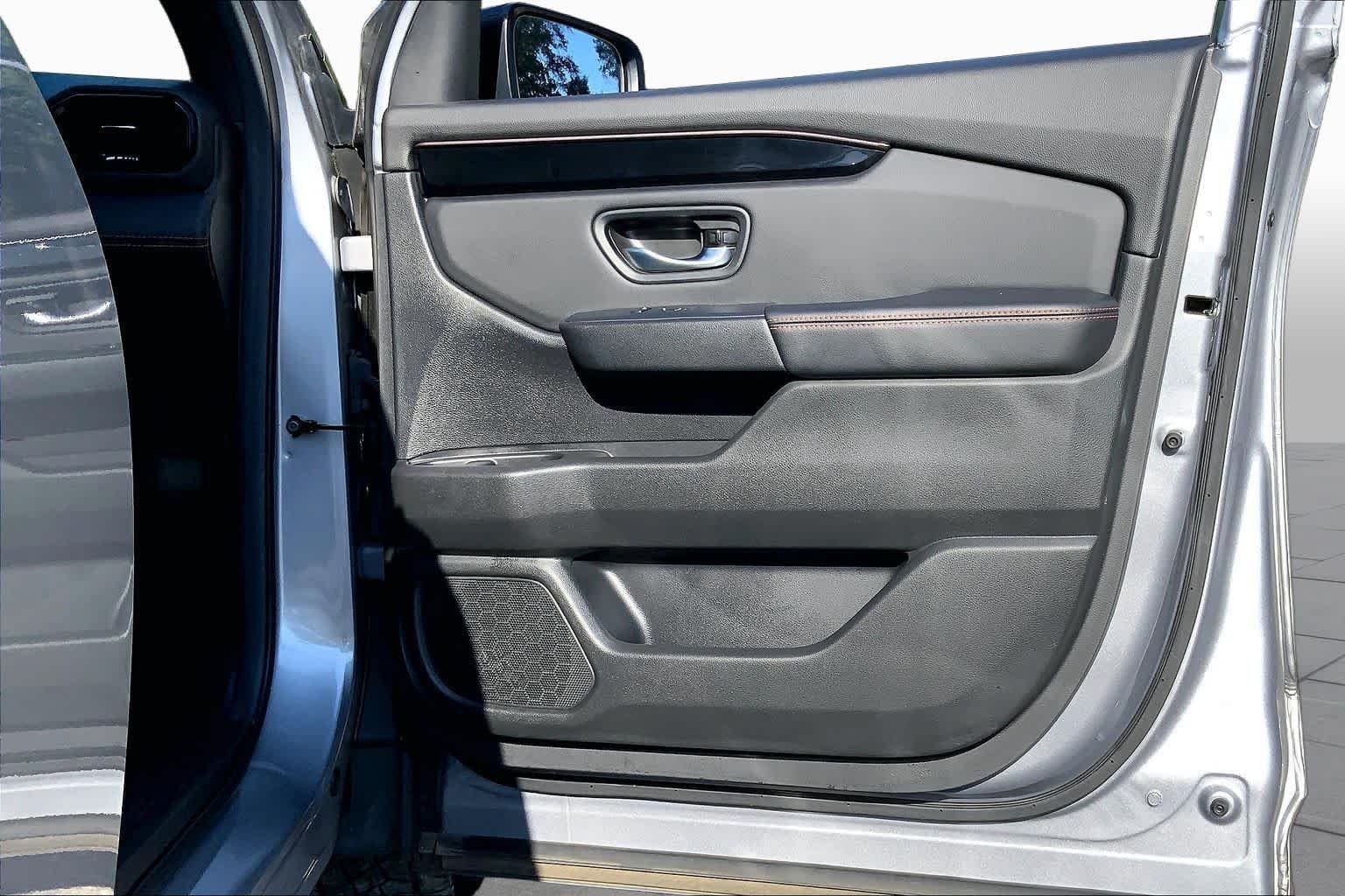 Used 2025 Lunar Silver Metallic Honda TrailSport image 23