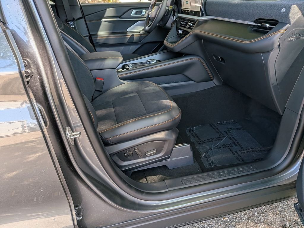 New 2026 Carbonized Gray Metallic Ford Tremor® image 32